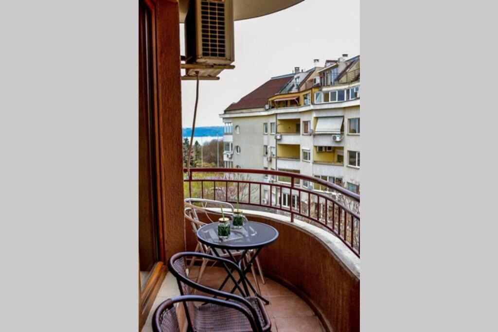 Sea View Apartment Next To Sea Garden And Beach Varna Exterior foto
